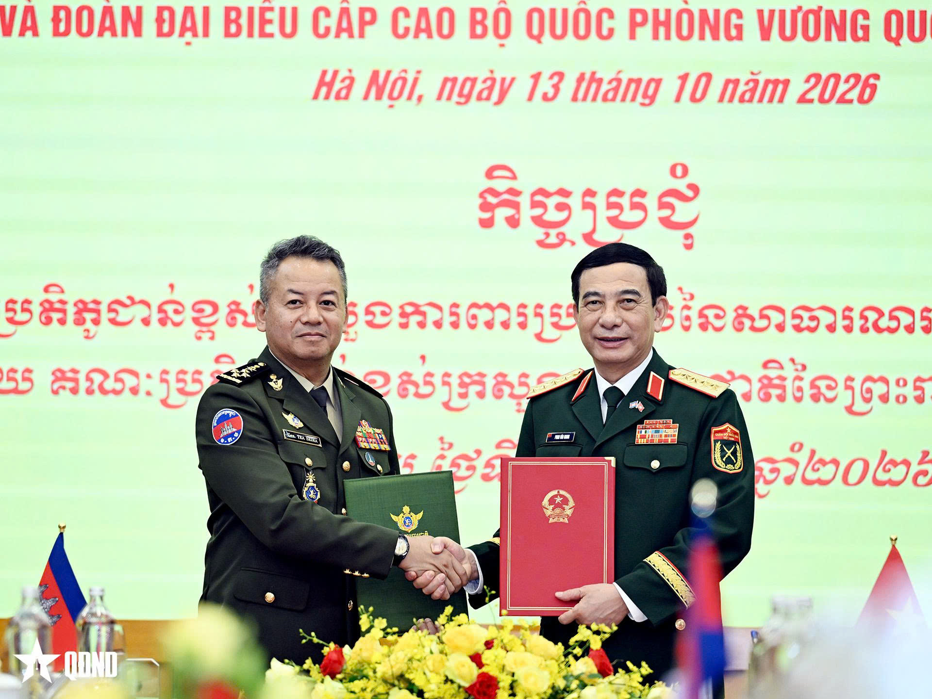 Đại tướng Phan Văn Giang hội đàm với Phó thủ tướng, Bộ trưởng Bộ Quốc phòng Campuchia